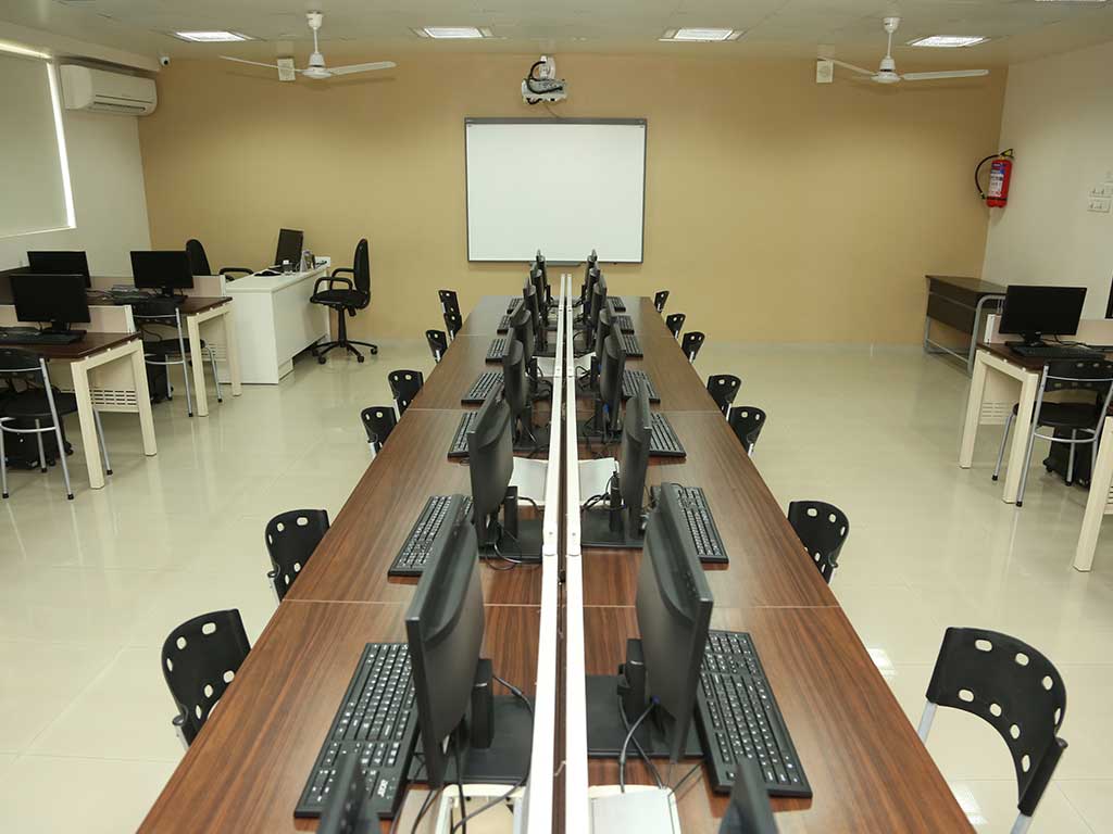 School Facilities: Digital Computer Classroom Labs| Yaduvanshi School